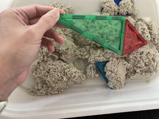 A kinetikus homok megannyi játéklehetőséget kínál. Összeszedtünk 5 inspiráló tevékenységet